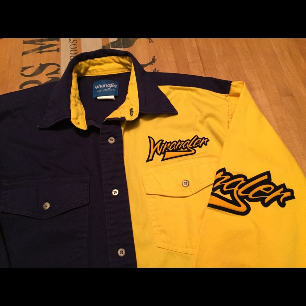 Great condition men’s Wrangler button up.